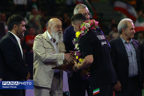 جشن قهرمانی تیم‌های ملی کشتی آزاد و فرنگی ایران