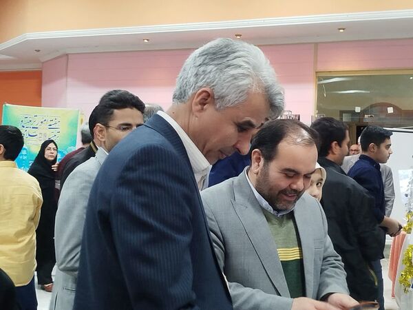 بازدید مدیر آموزش و پرورش کاشمر از  نمایشگاه قرآن و عترت شهرستان 