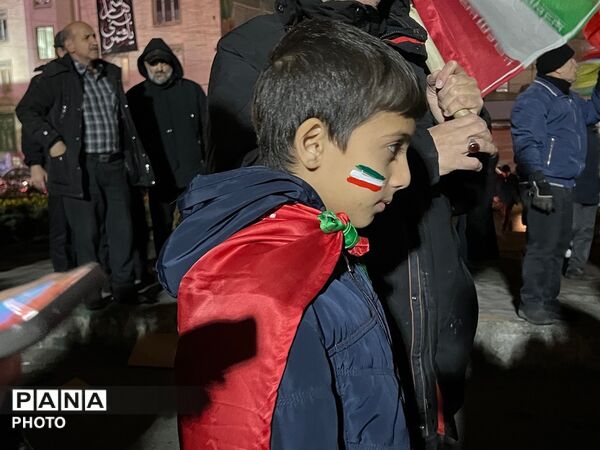 مردم کرج بعد از آغاز سال نو باسیلی از جمعیت حضور‌خود را نشان دادند 