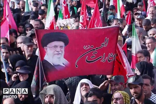 اشک‌ها و بغض‌های میلیونی در مسیر تشییع پیکر مطهر رهبر شهید