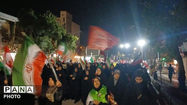 امشب نهاوندی ها پرچم ایران را به اهتزاز در آوردند