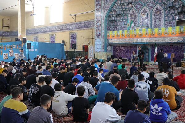اعتکاف دانش‌آموزی در ناحیه یک بهارستان