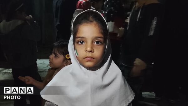 نقش زیبای پرچم ایران بر دستان کودکان حاج قاسم 
