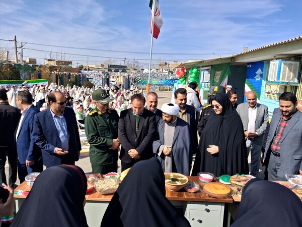  جشن "ایران مون" در مدرسه شهید اتحادی مه ولات