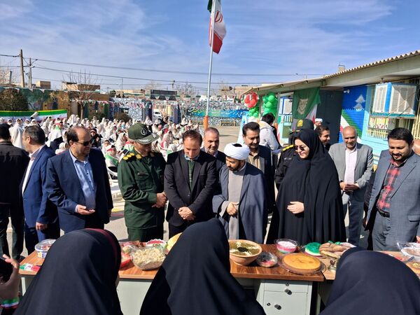  جشن "ایران مون" در مدرسه شهید اتحادی مه ولات