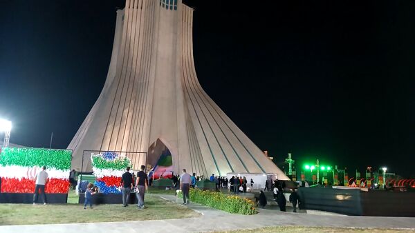 شکوه سوگ در میدان آزادی