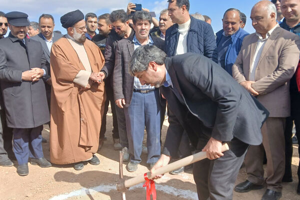 کلنگ زنی و آیین آغاز عملیات اجرایی ساخت مدرسه مسکن ملی آباده با حضور استاندار