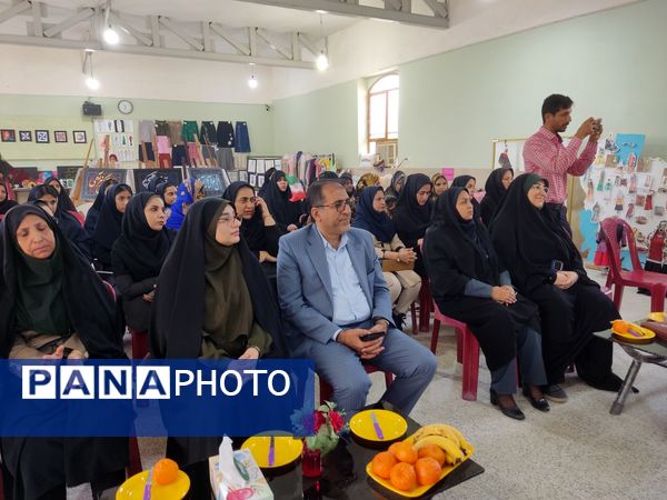 نمایشگاه دست‌سازه‌های دانش‌آموزی و تجلیل از فعالان نماز 