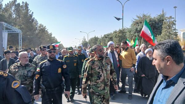 راهپیمایی 13 آبان دانش‌آموزان و مسئولین شهر مهستان