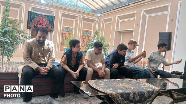 نشستِ هم‌افزایی خبرنگاران پانا در خانه شعر و ادب
