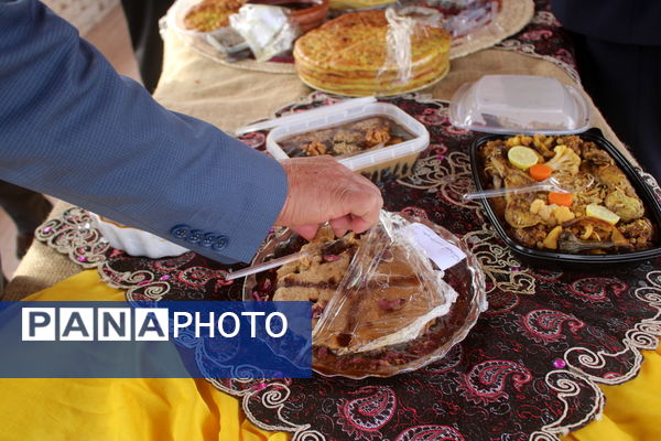 جشنواره غذا و صنایع دستی در اردوی تمشک دختران استان بوشهر