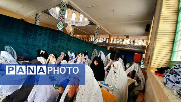 شرکت دانش‌آموزان در نماز جماعت