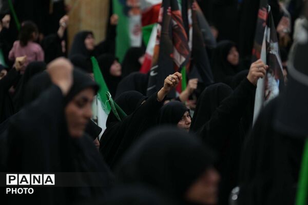 اجتماع بانوان انقلابی به مناسبت چهلم قائد امت و شهدای میناب در مسجد جمکران 