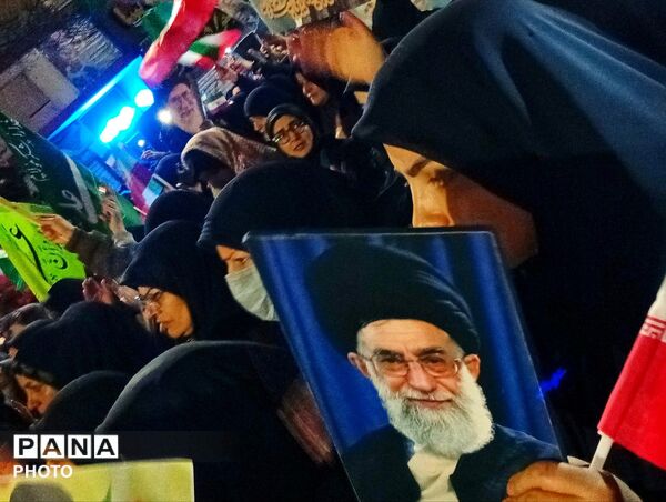 یک ایران، جلوی دشمن
