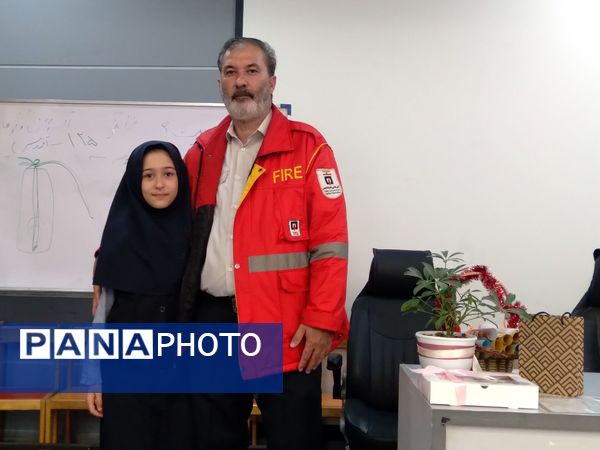 کارگاه آموزشی اطفای حریق در دبستان آرمینه مصلی‌نژاد ناحیه ۶ مشهد 