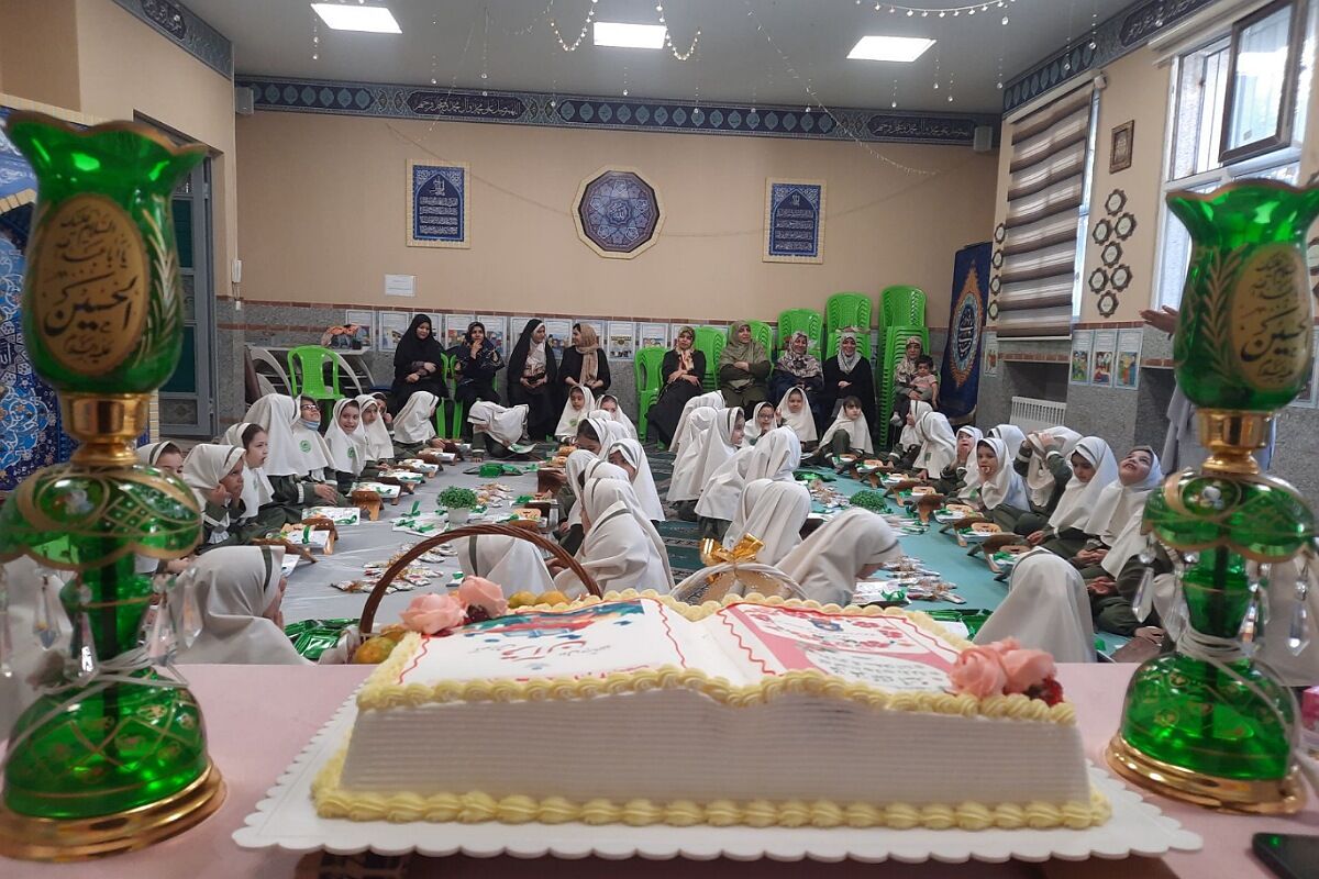 جشن قرآن کلاس اولی‌ها در دبستان شاهد ام البنین (س) شهرری