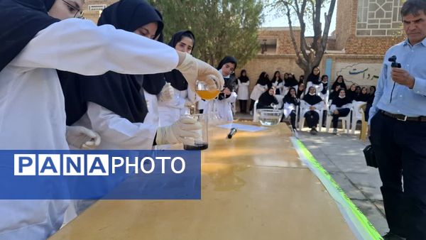برگزاری جشن علمی شیمی در دبیرستان حضرت زینب(س) بهاباد