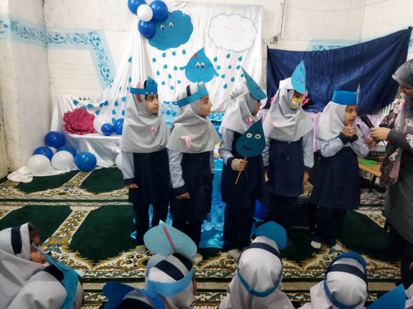 جشن آب برای دانش آموزان دبستان ناهید  نخودی نیشابور 