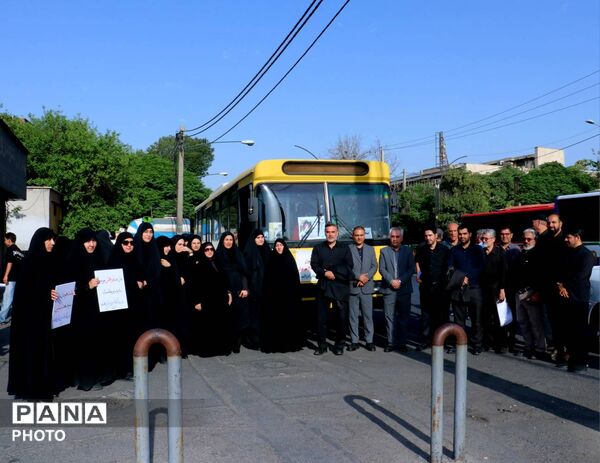 وداعِ تاریخی با «رهبر شهید ایران» از نگاه دوربین؛ تجلی بصیرت فرهنگیانِ «منطقه ۱۷» در مصلای تهران