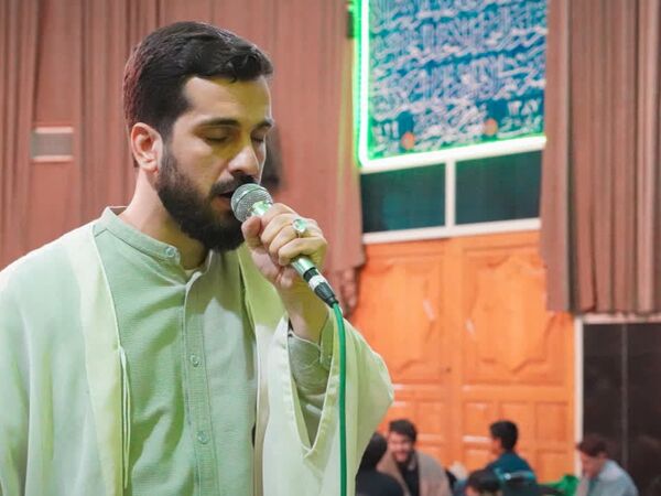 جلوه‌ای از اعتکاف دانش‌آموزی در مسجد امام علی‌بن‌ابی‌طالب (ع)
