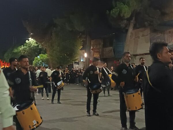 مراسم عزاداری شب عاشورا در خیابان‌های نیشابور 