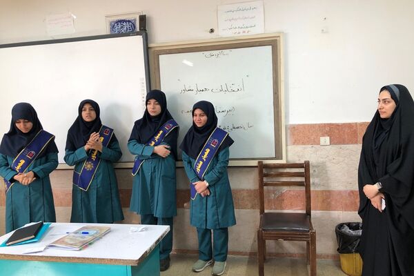 برگزاری انتخابات همیار مشاور در آموزشگاه شاهد نجمه ناحیه دو شهرری 
