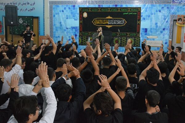 هم‌نوایی دانش‌آموزان مدرسه شهدای علم و فناوری در سوگ حضرت زهرا(س)
