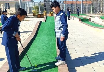 آموزش گلف برای دانش‌آموزان دبستان جهاد