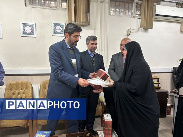  تقدیر از راهبران قطبی سازمان دانش اموزی شهرستانهای تهران