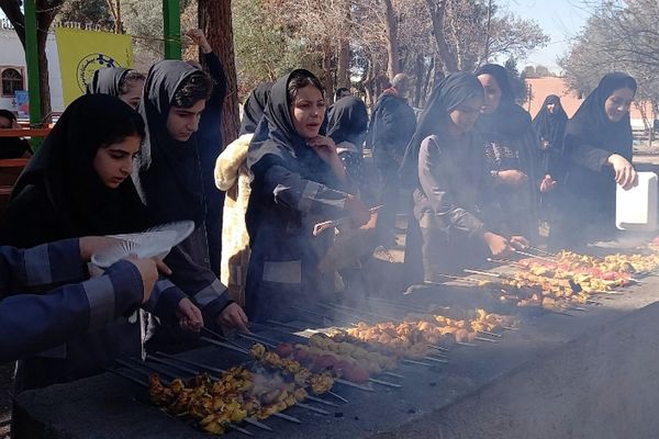 اردوی تشویقی تمشک؛ هدیه‌ای به یاوران انقلاب