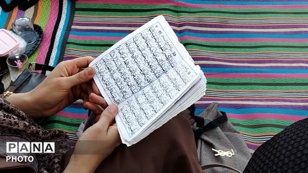 زمزمه دعای عرفه در جوار پنج شهید گمنام بلوار گلها نیشابور 