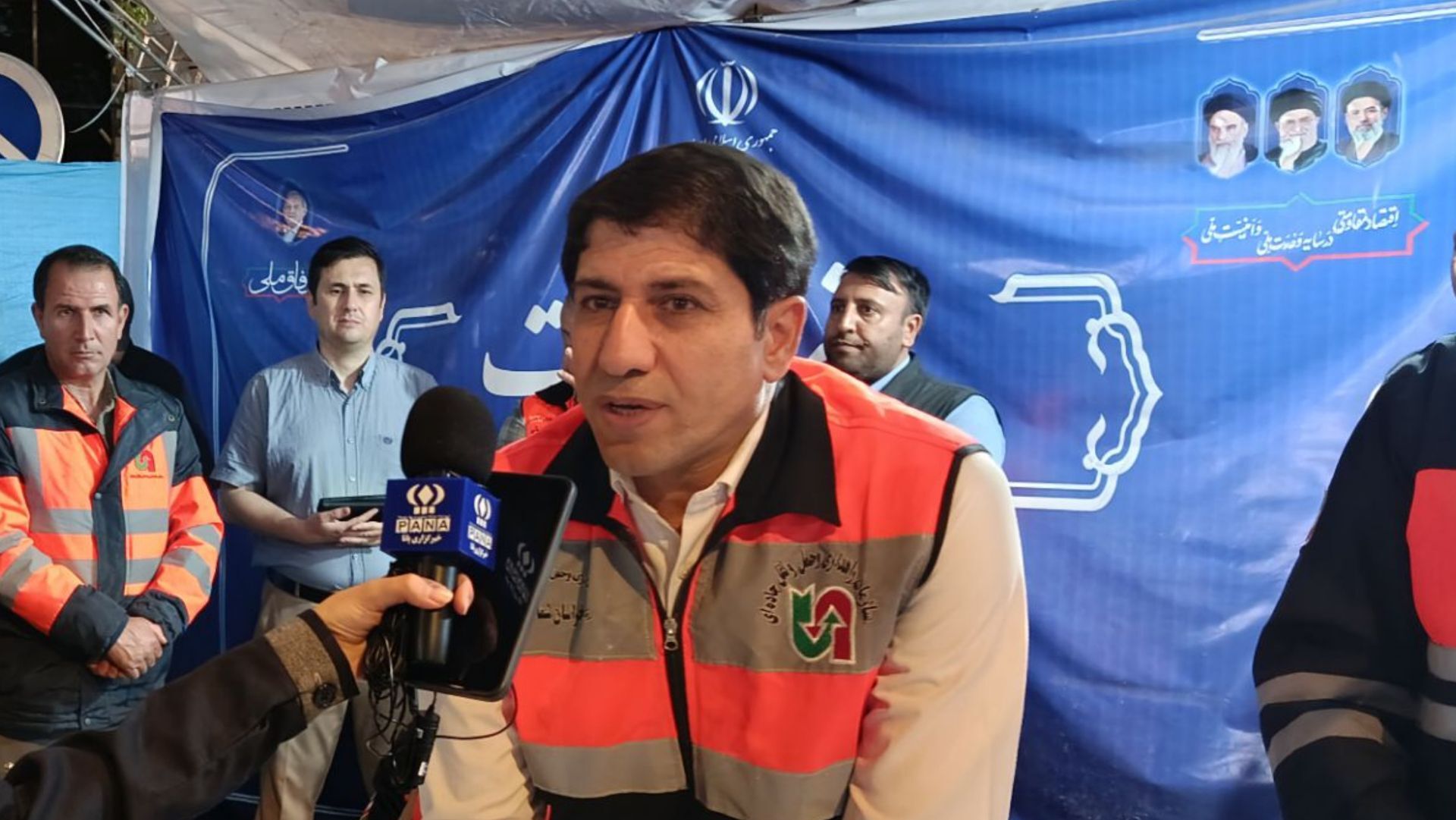 میزهای خدمت در سطح شهر، پل ارتباط مستقیم مردم و مسئولان است