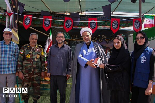 میزبانی فرهنگیان فشافویه در موکب عشاق الحسین(ع) سازمان دانش آموزی