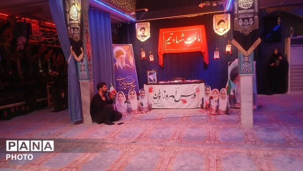 حسینیه به یاد رهبر شهید؛ تجدید میثاق دانش‌آموزان با آرمان‌های انقلاب