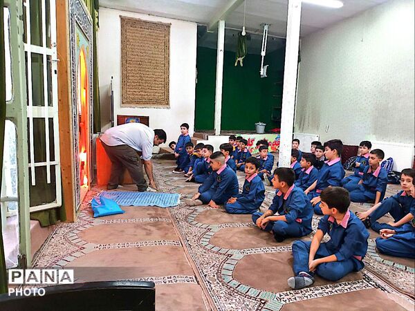 جشن آغاز سال تحصیلی و «روز پرچم» در مدرسه معراج منطقه ۱۰ تهران