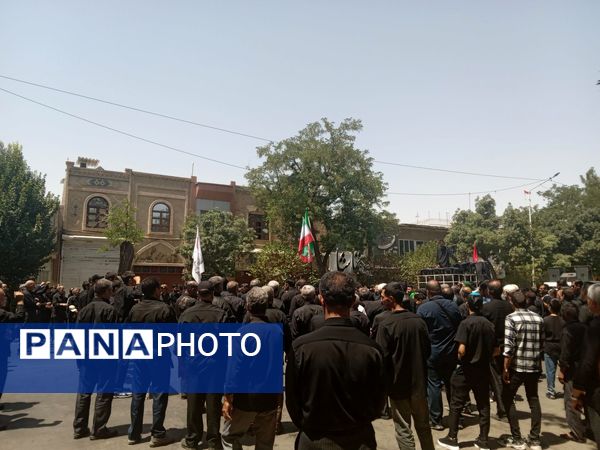 برپایی پرشور مراسم عزاداری سیدالشهدا در خیابان‌های نیشابور 