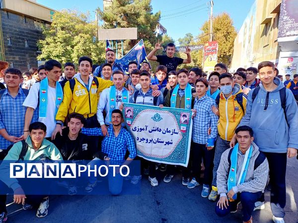 هم‌نوا با ۱۳ آبان؛ بروجرد یک‌صدا علیه استکبار جهانی