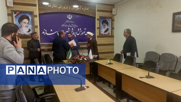 بازدید وزراتی از فعالیت‌های اجرا شده برنامه نماد در مدارس شازند 