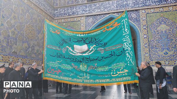 عزاداری گسترده زائران در صحن‌های حرم امام رضا (ع)