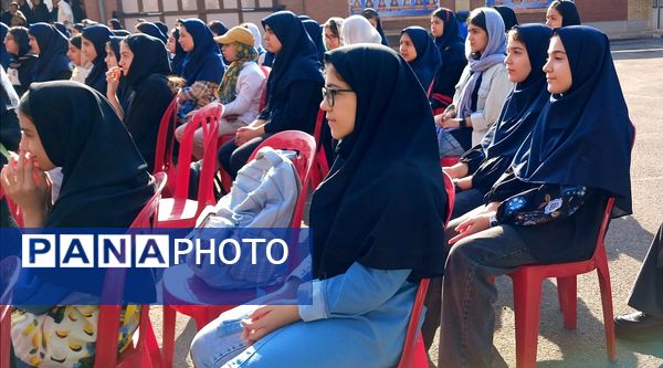 نواختن زنگ جشن جوانه‌ها در دبیرستان تیمسار فلاحی‌ناحیه یک کرج