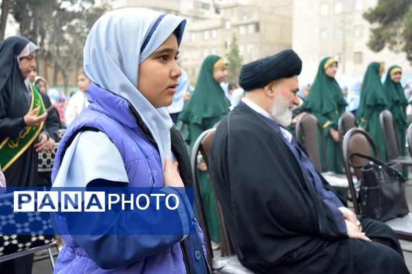 حضور خادمان رضوی در مدرسه قدر بهارستان‌دو