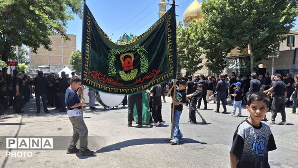 مراسم صبح عاشورای حسینی در مسجد جامع امیرالمؤمنین با حضور عزاداران حسینی 