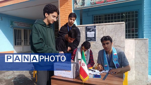 انتخابات شورای دانش‌آموزی در دبیرستان شاهد ابوذر غفاری