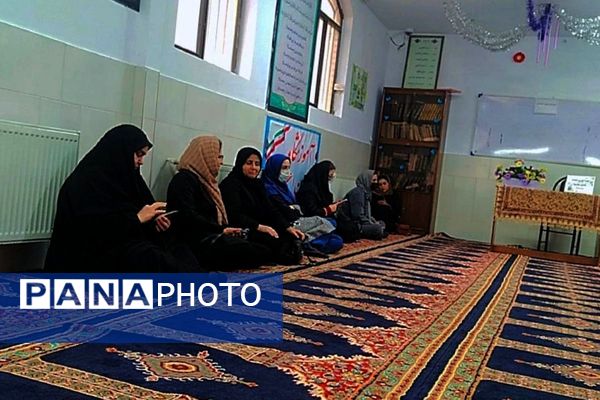 جلسه آموزش خانواده در دبیرستان پروین اعتصامی