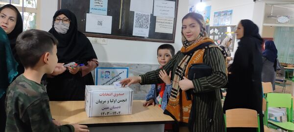 برگزاری جلسه انجمن اولیا و مربیان در دبستان هیات امنایی قرآنی مبین شیروان