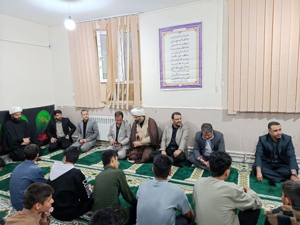 لبیک دانش‌آموزان دبیرستان نمونه دولتی آفرینش به ندای مظلومیت حضرت زهرا (س)