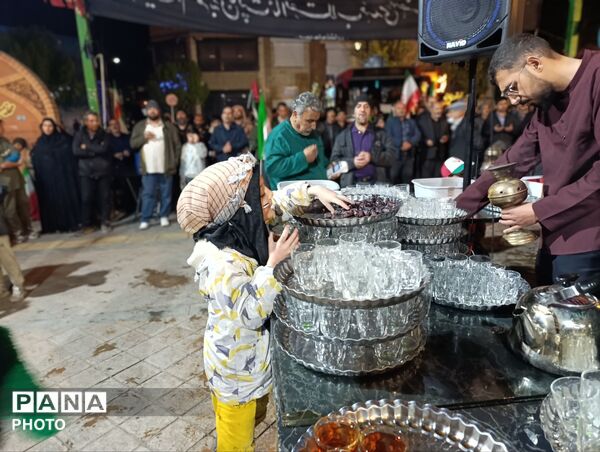 موکب های چایخانه برپا شده در حسینیه امام  خمینی(ره) 