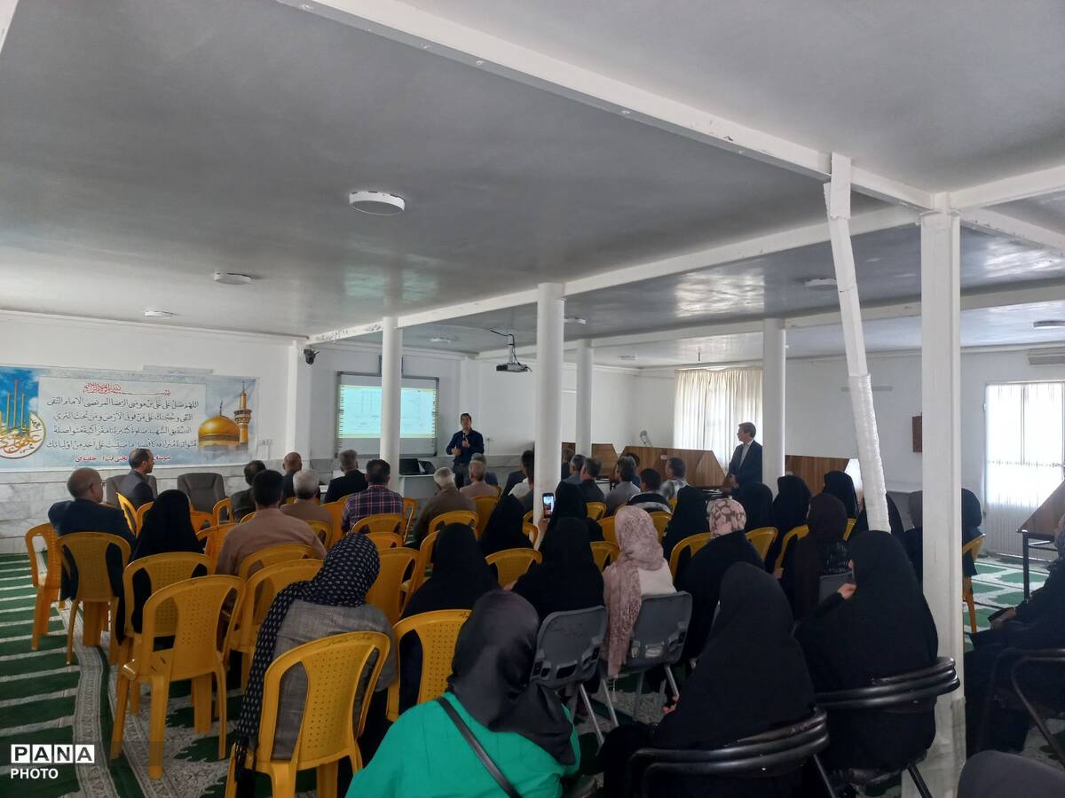 کارگاه آموزش خانواده در دبیرستان نمونه آیت‌الله خامنه‌ای