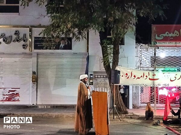 ادامه اجتماعات شبانه، از سرودخوانی تا شهید شناسی