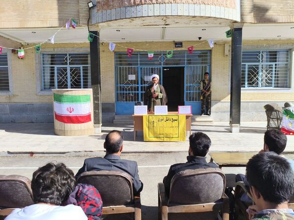 صبحگاه متفاوت در دبیرستان شهدا سورشجان